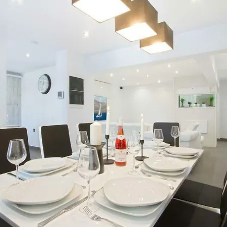 Playa Blanca Sleeps 8 Pool Air Con T803048 Willa